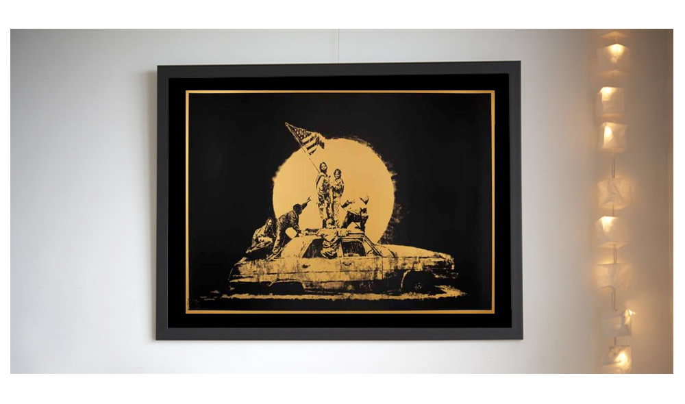 Banksy（バンクシー）Flag -Gold -サイン入り ポスターを販売 ー NOISEKING ノイズキング